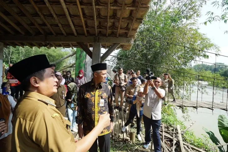Bangun Jembatan Indiana...