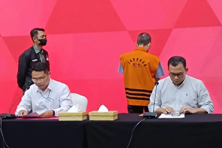 KPK Tahan Komisaris...