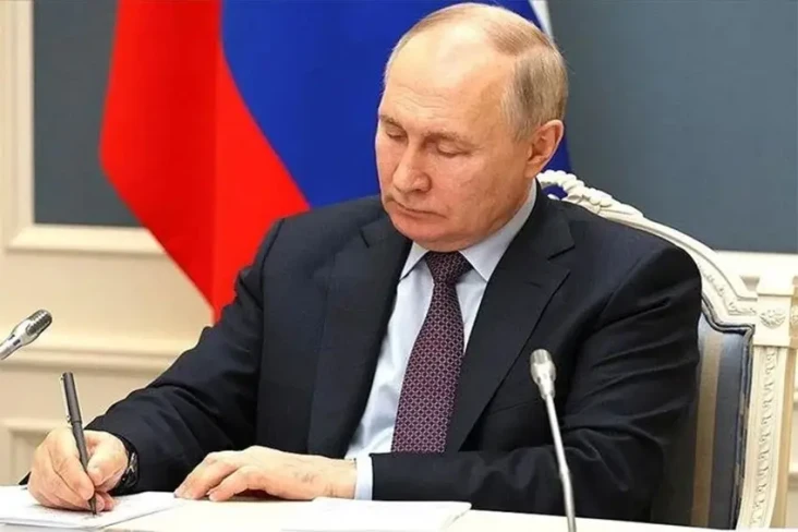 Putin Teken Dekrit yang...