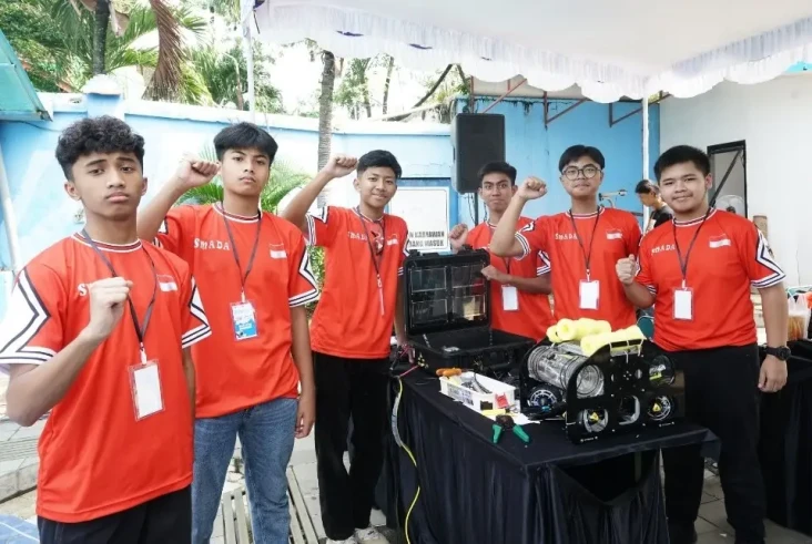 Tim SMAN 2 Surabaya...