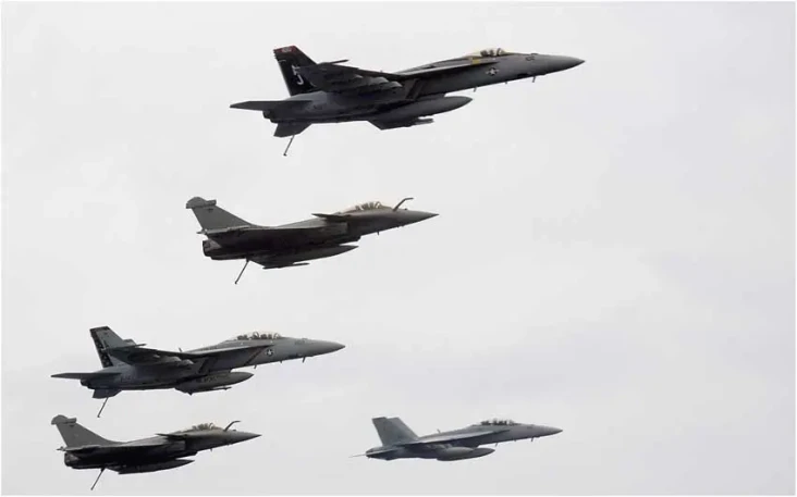 Perbandingan Rafale...