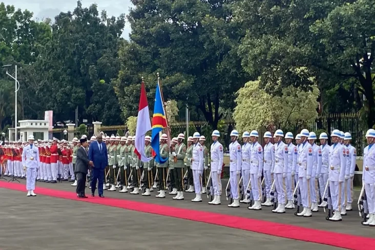 Perkuat Kerja Sama Pertahanan,...