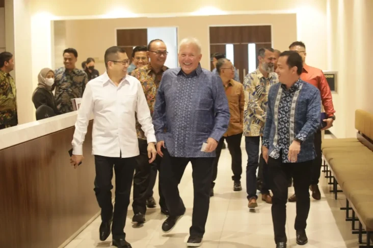 Gandeng K-Vision, Bos...