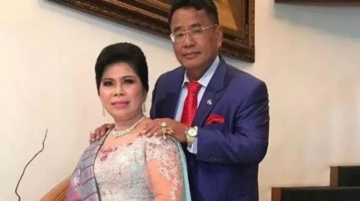 Profil Istri Hotman...