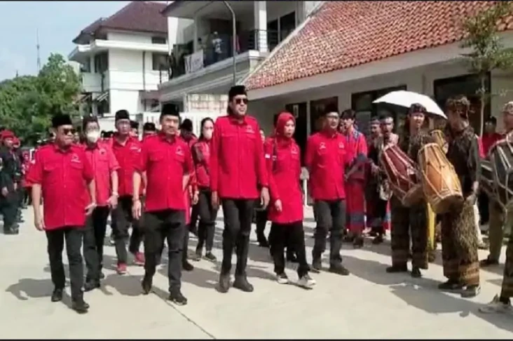 120 Bacaleg PDIP Jabar...