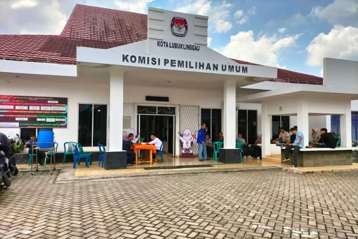 Menggelikan! Warga Serbu...
