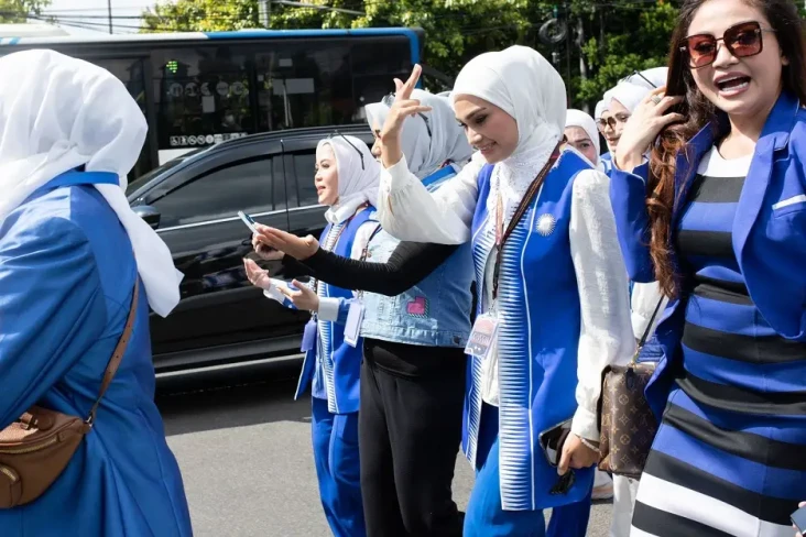 Daftar Caleg ke KPU,...