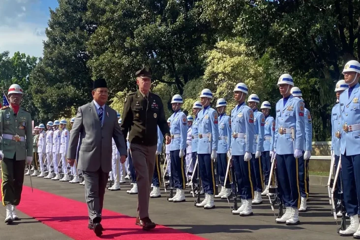Menhan Prabowo Terima...