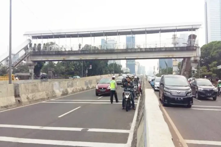 Cegah Pemotor Menerobos,...