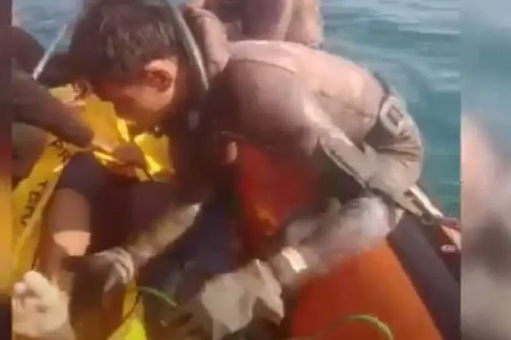Kejar Perahu yang Lepas...