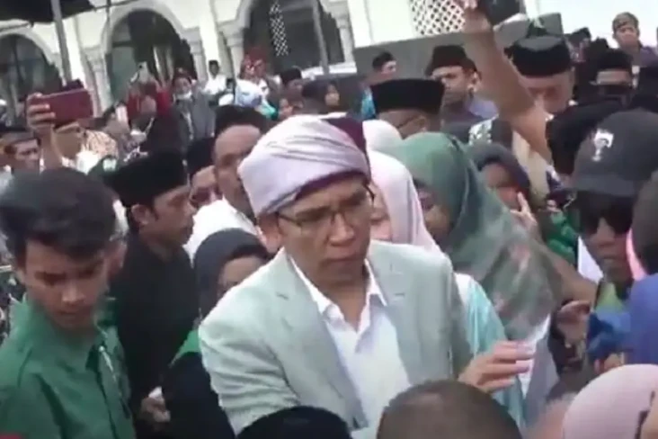 TGB Zainul Majdi Hadiri...