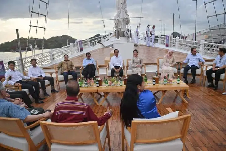 KTT ASEAN Sepakati Pembentukan...