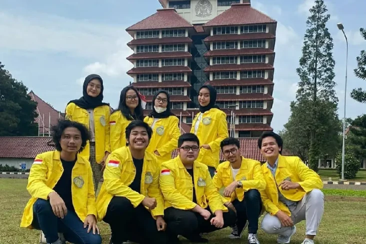 Besaran Biaya Kuliah...