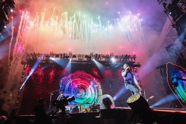 Panggung Konser Coldplay...