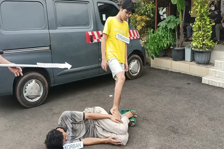 Cinta Segitiga Maut,...