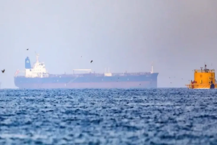 4 Kapal Tanker yang...