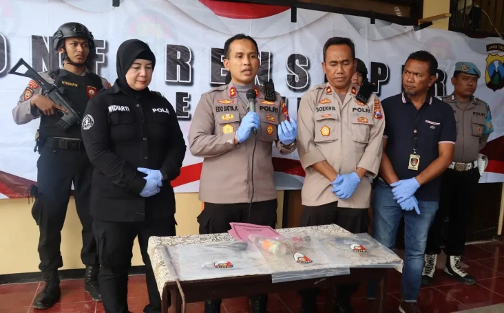 Pelaku Pembakaran Kantor...