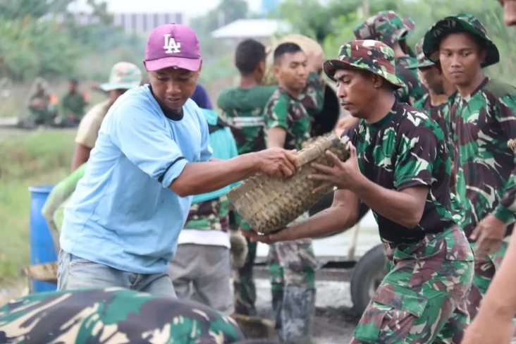 Perbaiki Jalan Rusak,...