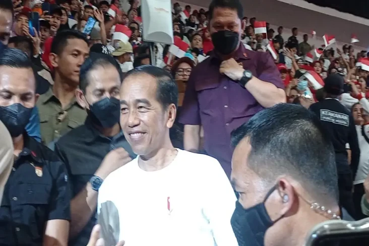 Jokowi Akan Bisikkan...