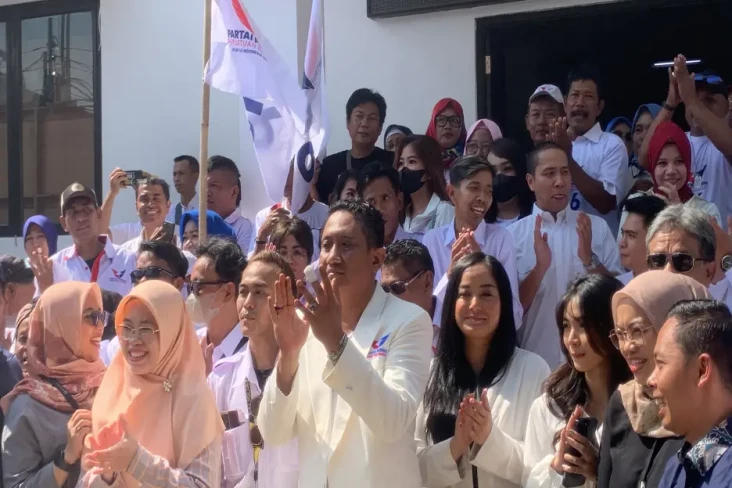 Bersama Vicky Prasetyo...