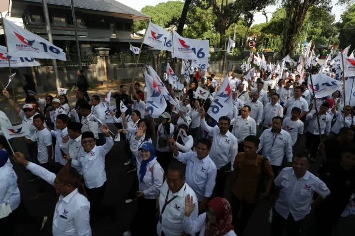 Gemuruh Yel-yel Kemenangan...