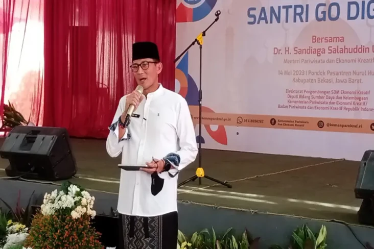 Sandiaga Uno Berikan...