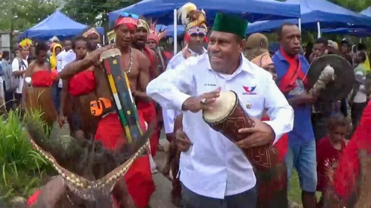 Tabuh Tifa Adat, Letjen...