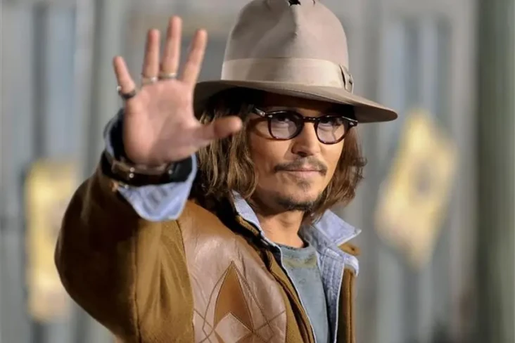 Johnny Depp Teken Kontrak...