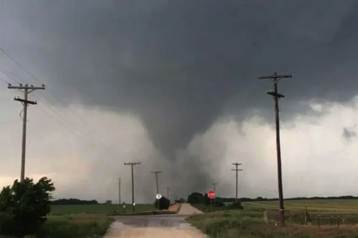 Tornado Hantam Texas...