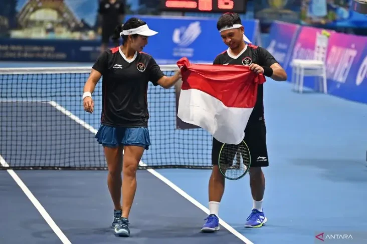 Ganda Campuran Tenis...