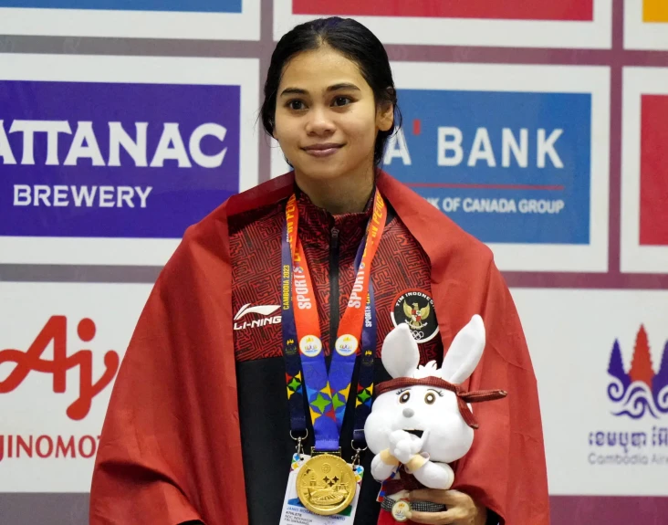 Finswimming Raih Medali...