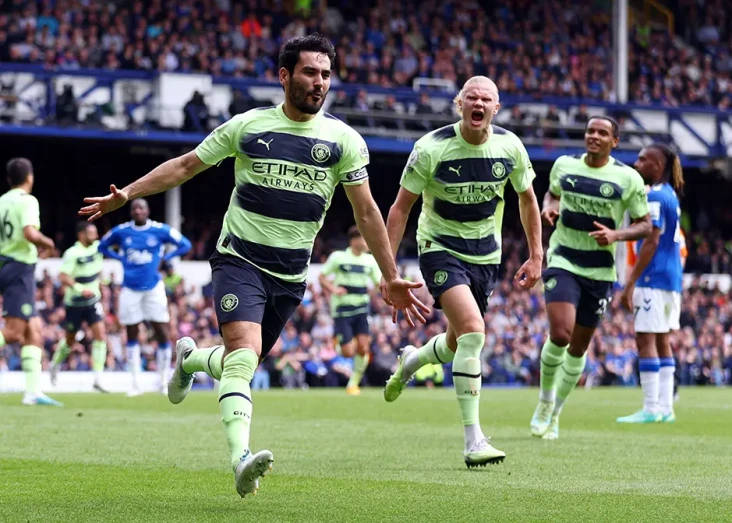 Manchester City Bisa...