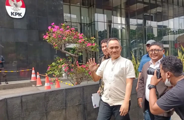 Andi Arief Janji Cari...