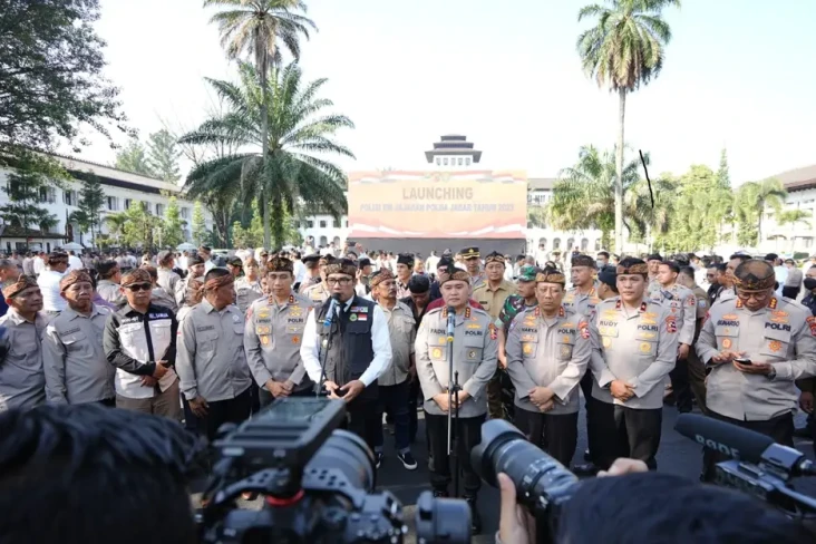 Launching Polisi RW...