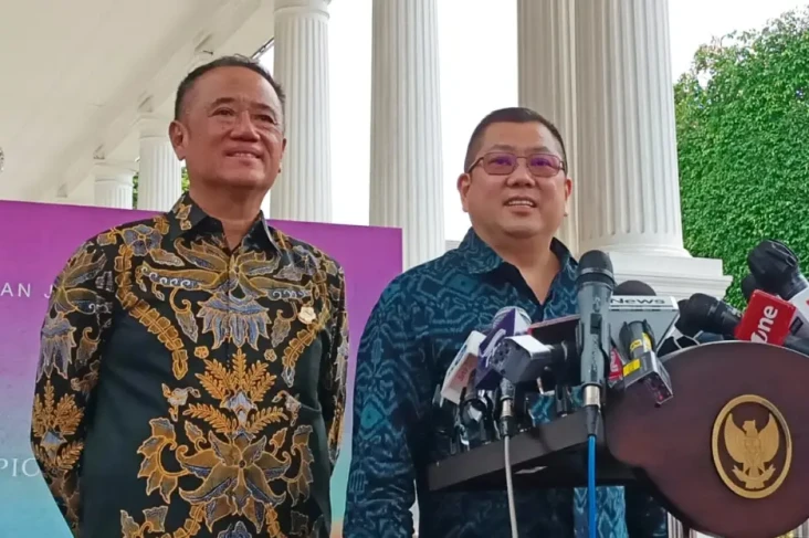Didampingi HT, Jokowi...