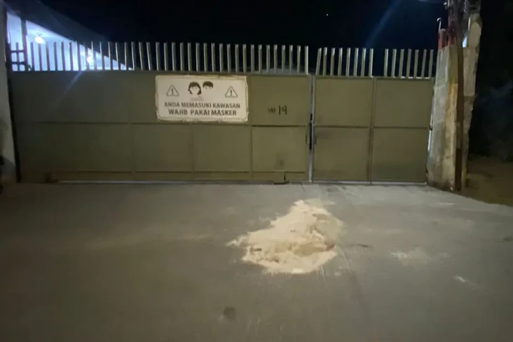 Terjepit Pagar Otomatis...