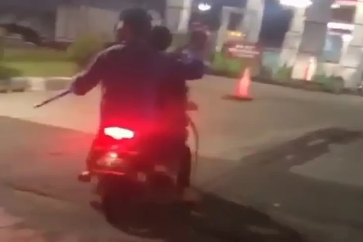 Gangster Bersenjata...