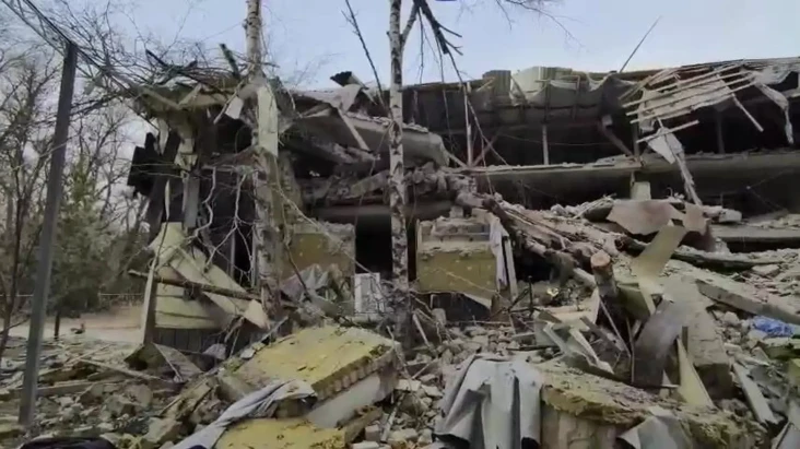 Ukraina Gunakan 2 Rudal...