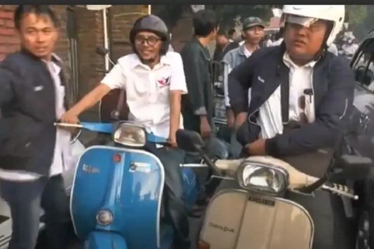 Konvoi Vespa Warnai...