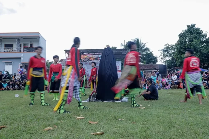 Lestarikan Budaya Lokal,...