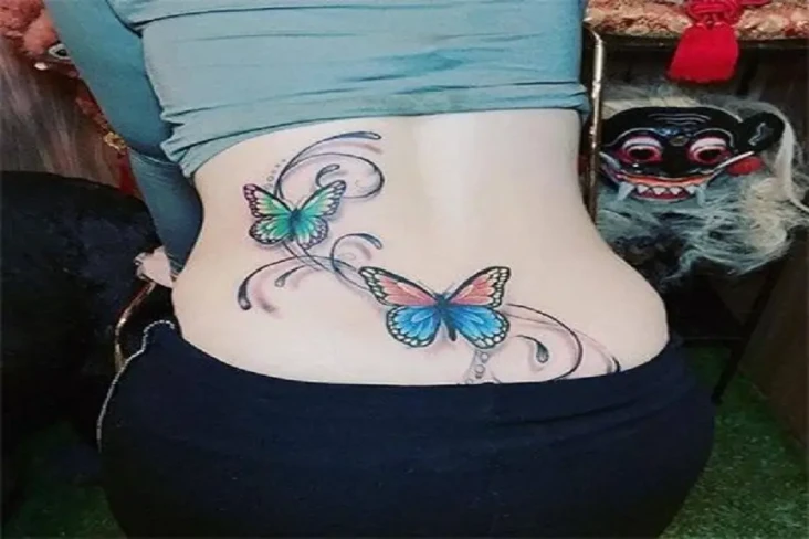 7 Artis dengan Tato...