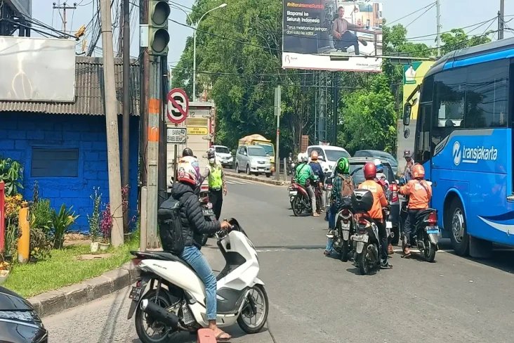 Terapkan Tilang Manual,...