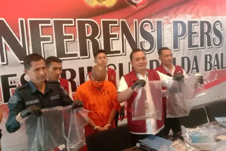Pelajar dan Mahasiswi...