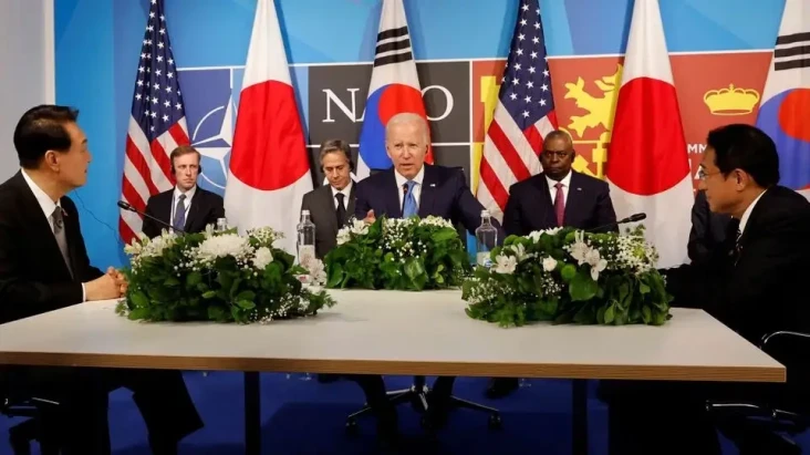 Korea Utara Peringatkan...