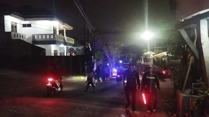 Detik-detik Truk Hantam...