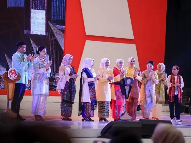 Ibu Iriana Hadiri HUT...