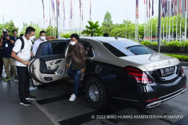 Fantastis! Mobil Mercedes-Maybach...