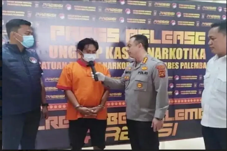Apes! Belum Terima Upah,...