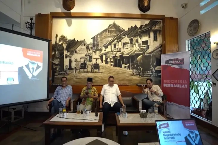 Partai Politik Perlu...