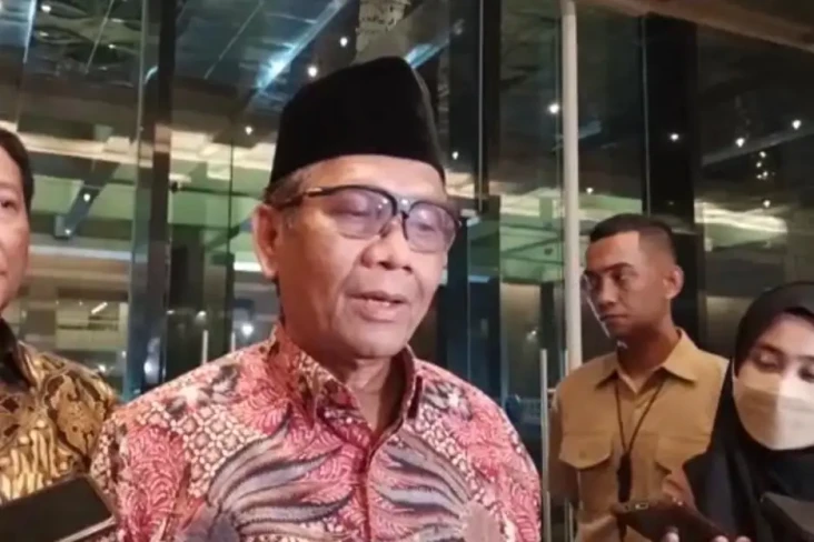 Johnny Plate Tersangka...